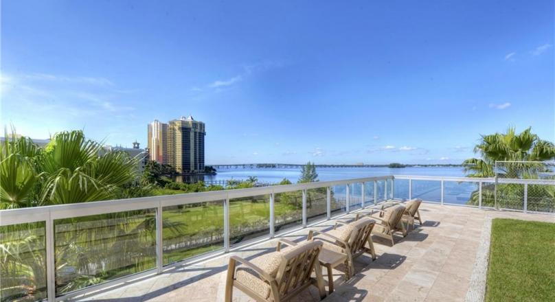 GREAT PRICE - price adjusted for this phenomenal condo in the OASIS 